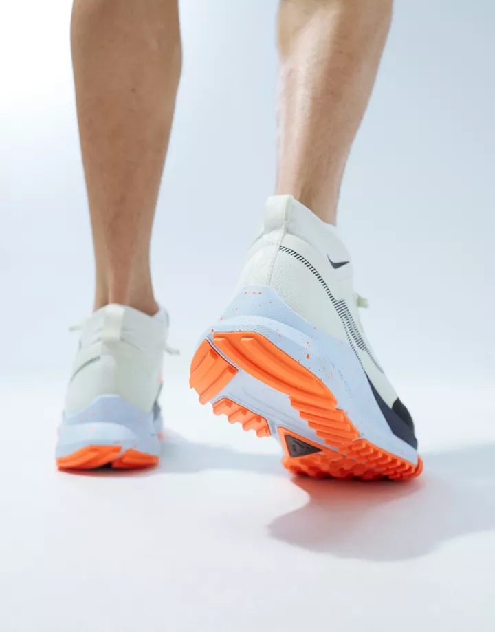 Zapatillas de deporte blanco hueso y naranjas React Pegasus Trail 4 GORE-TEX de Nike Running Caqui BKktZ0og