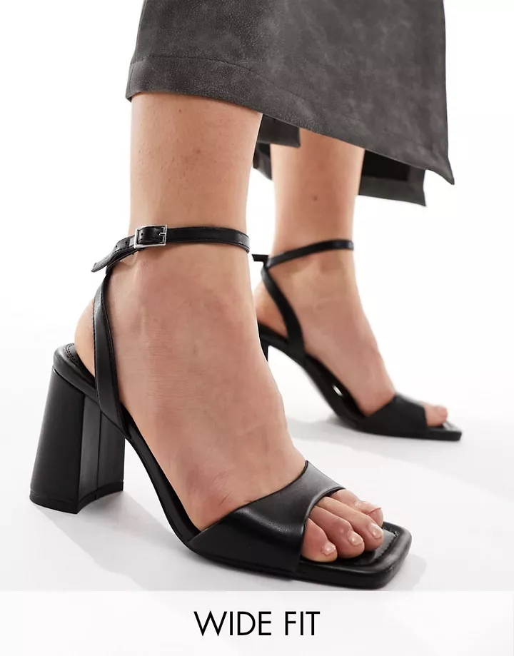 Sandalias negras minimalistas de tacón grueso de poliur