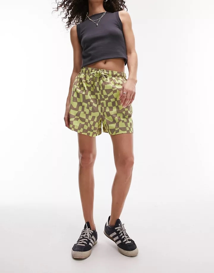 Pantalones cortos verdes deportivos a cuadros abstracto