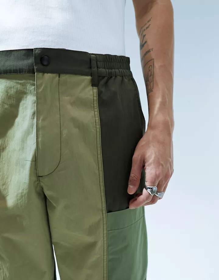 Pantalones cargo caquis holgados con paneles en contraste de nailon de DESIGN (parte de un conjunto) Caqui CPcpbVq1