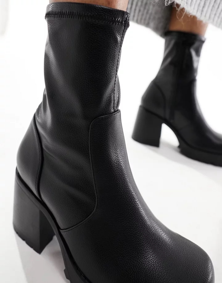 Botas negras estilo calcetín con tacón medio Retreat de DESIGN Wide Fit Negro CiKmAZ4K