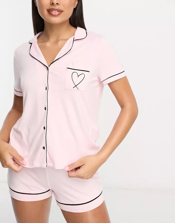 Pijama rosa de pantalones cortos con detalle estampado de In The Style Rosa CuJ0sPIE