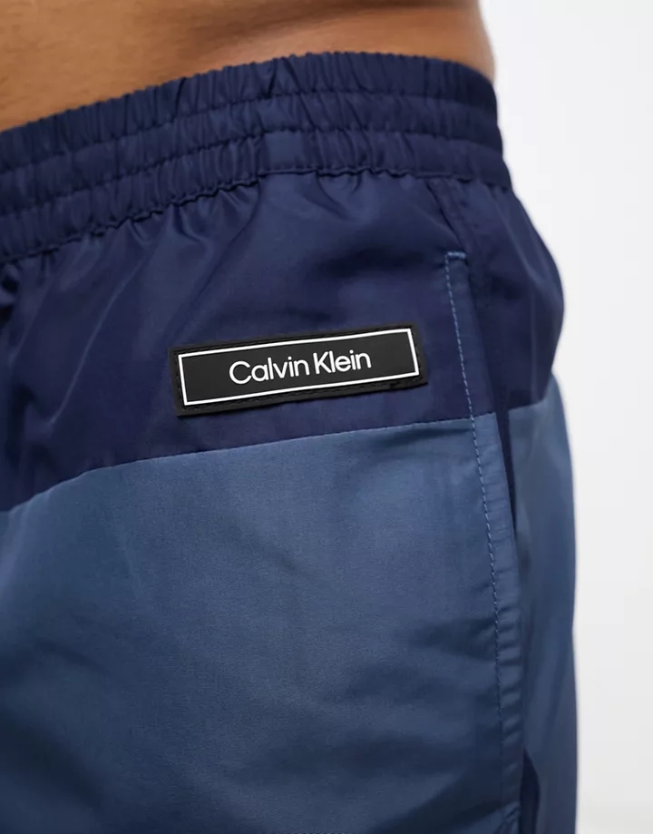 Shorts de baño azul marino estilo deportivo Core Solids de Calvin Klein Azul marino D1k2NYDM