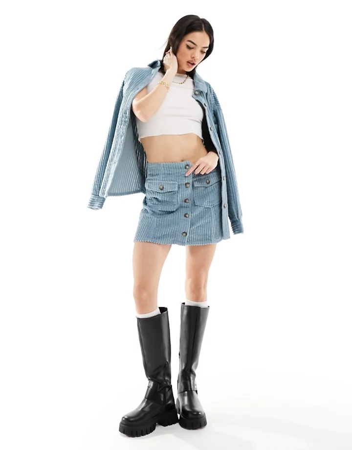 Minifalda azul con botones de pana gruesa de DESIGN Azu
