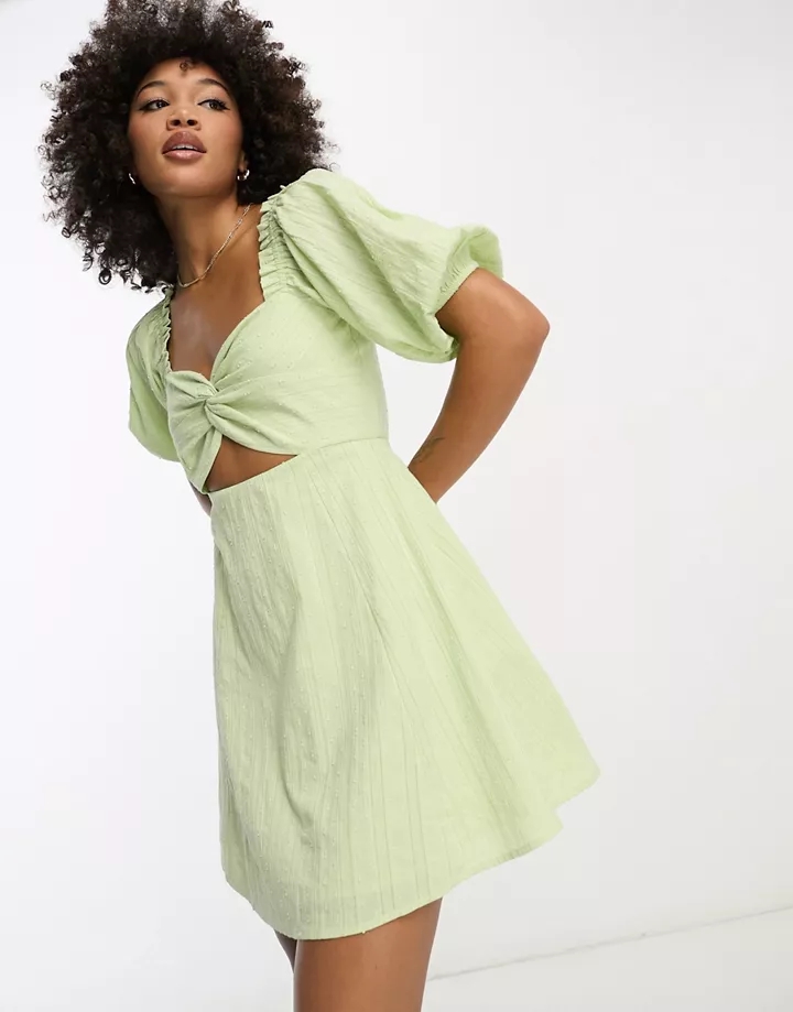 Vestido corto color verde manzana con detalle anudado e