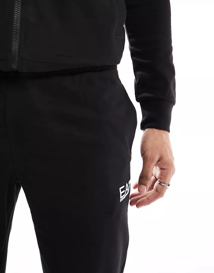 Chándal negro de joggers y sudadera con capucha, cremallera y logo de Armani EA7 Negro Dmscr3YG
