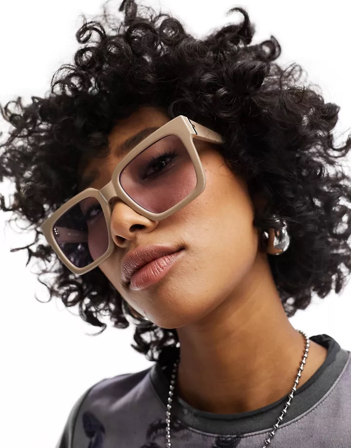Gafas de sol color crema con montura cuadrada y lentes lilas Trampler de Le Specs Crema ETSPTZAc