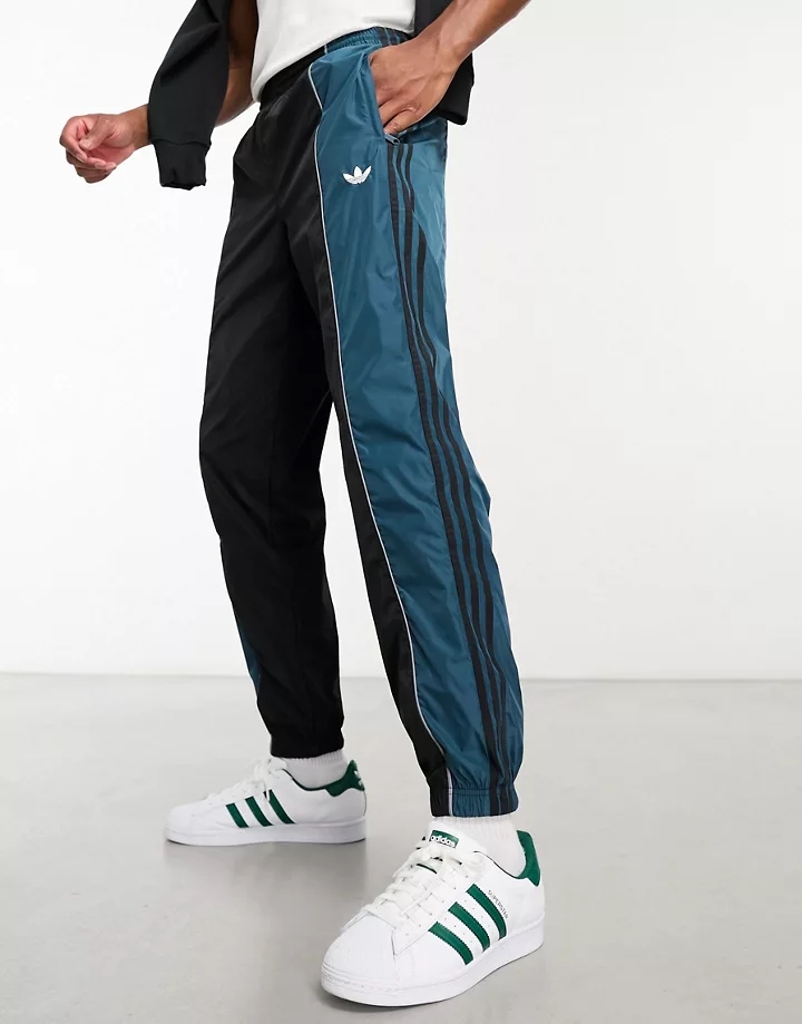Pantalones de chándal negros y azules con inserto de malla Rekive de adidas Originals Negro Ehk1Vk7z