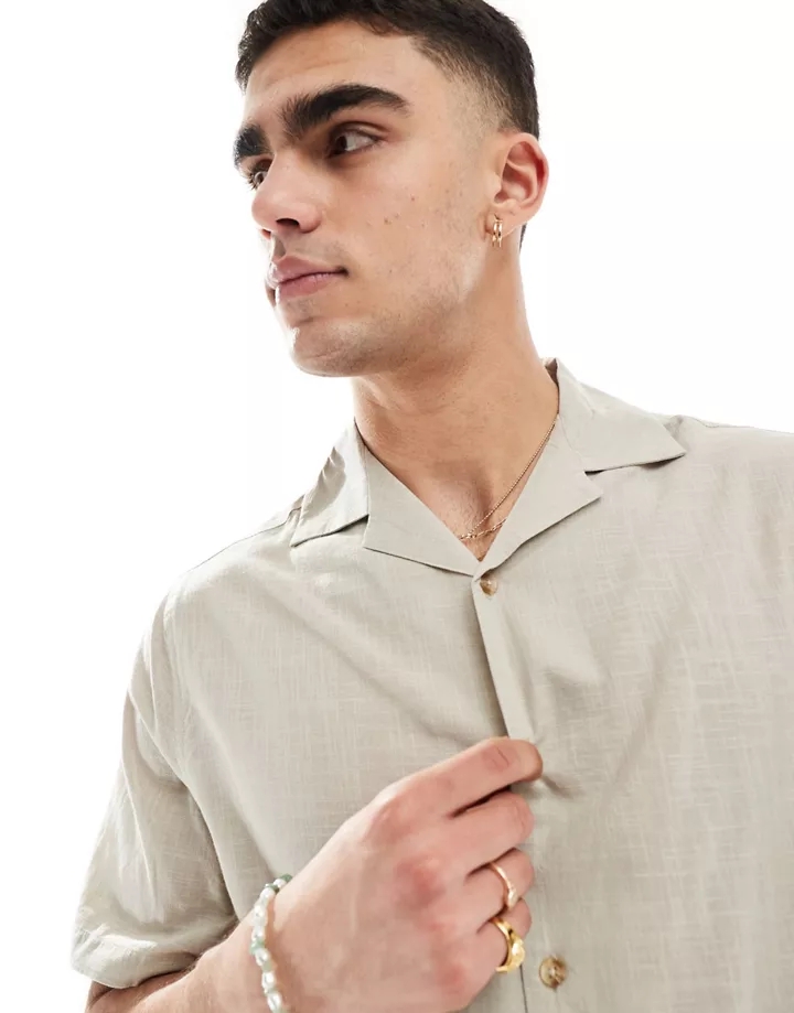 Camisa gris piedra holgada de manga corta con cuello de solapas de tejido efecto lino de DESIGN Gris piedra EpDUQAdx