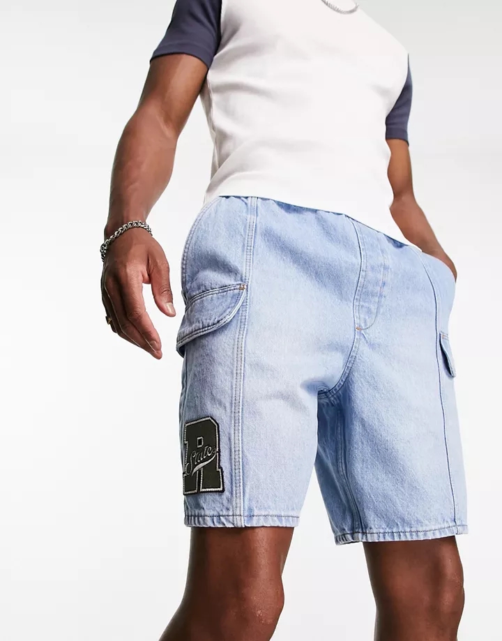 Pantalones cortos vaqueros cargo sin cierres de largo estándar con lavado azul medio y detalle de parche de DESIGN Azul claro FG4vb8Lq