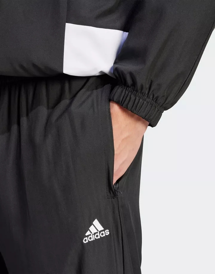 Chándal negro con diseño color block de adidas Sportswear Negro/blanco FMPqLzTr