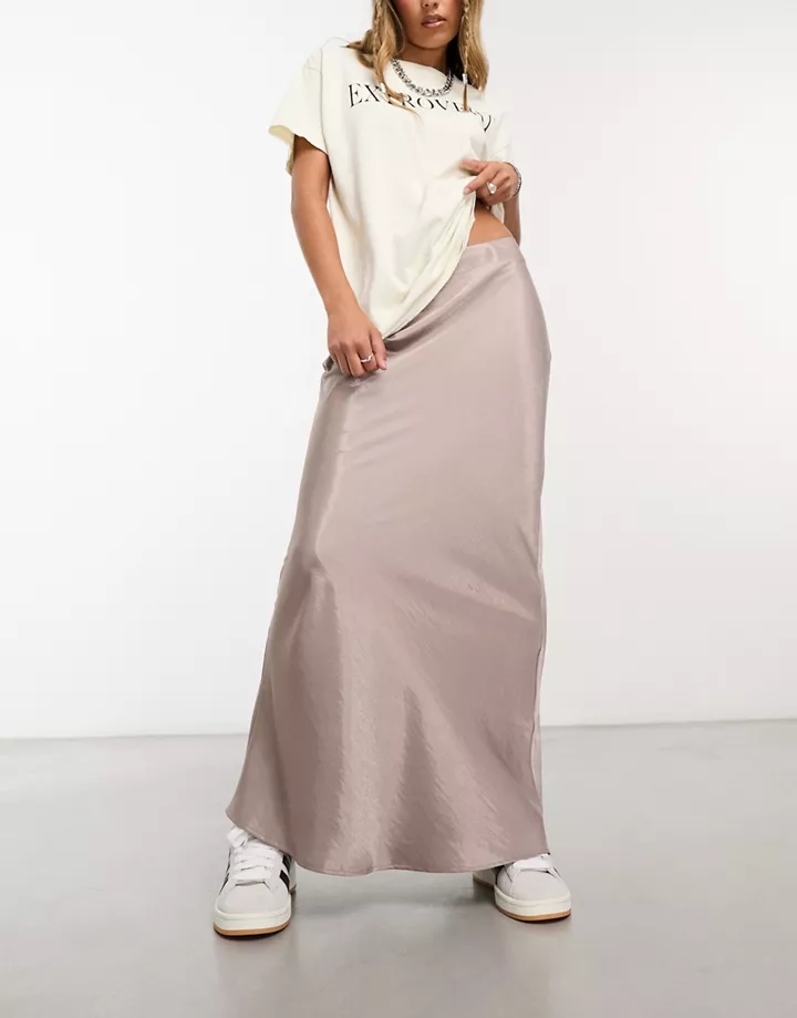 Falda larga color moca de satén de COLLUSION Marrón cla
