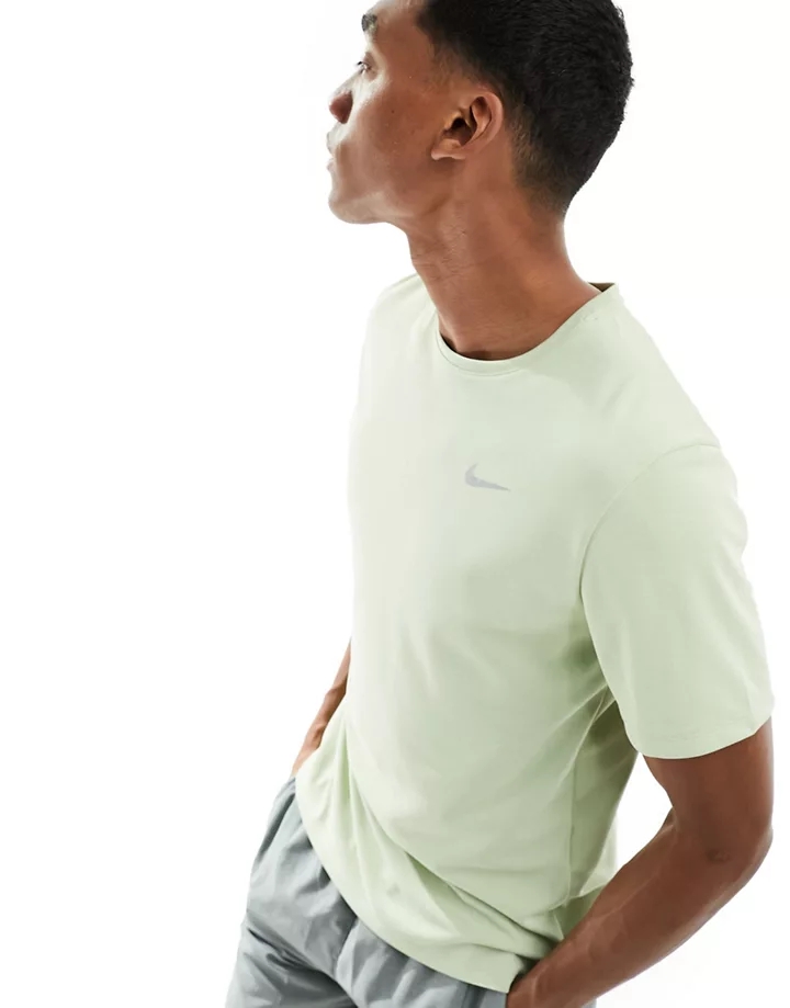 Camiseta verde claro Miler de Nike Running Verde claro 