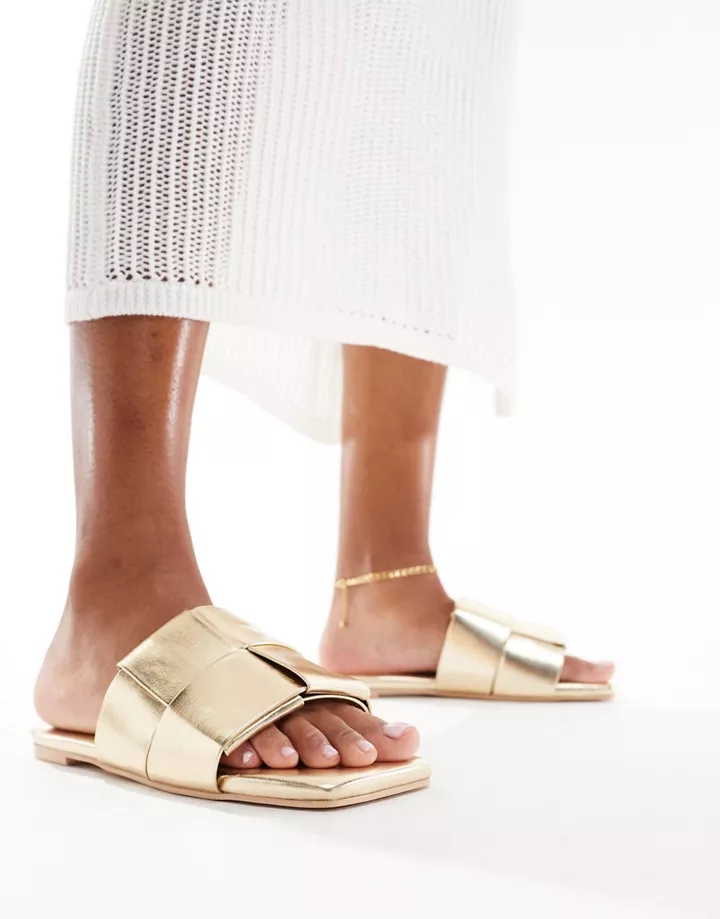 Sandalias doradas con diseño entretejido de Glamorous Dorado G4mOz7Cx