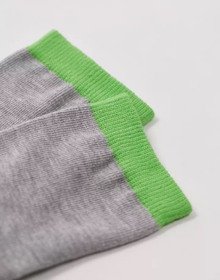 Calcetines grises y verdes con diseño color block acanalados de Topshop Gris/verde GBCEtdYG