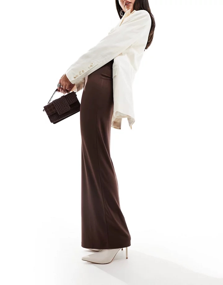 Falda larga marrón chocolate de corte recto de DESIGN C