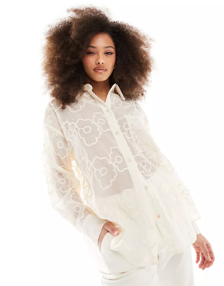 Camisa color crema extragrande con diseño floral texturizado de Y.A.S Crema GmXpcr3e