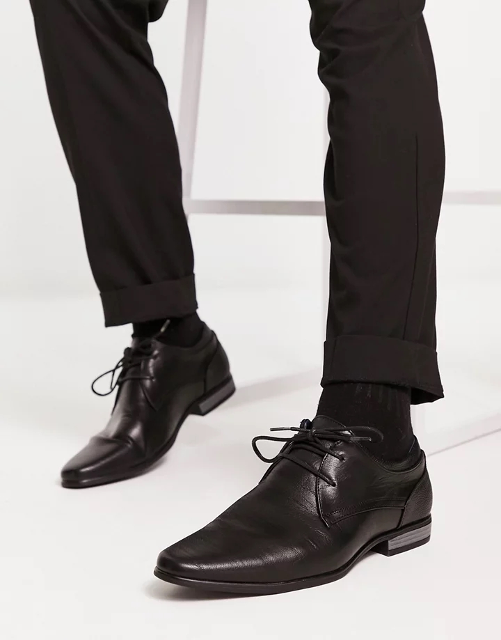 Zapatos Derby negros en punta de estilo formal de River