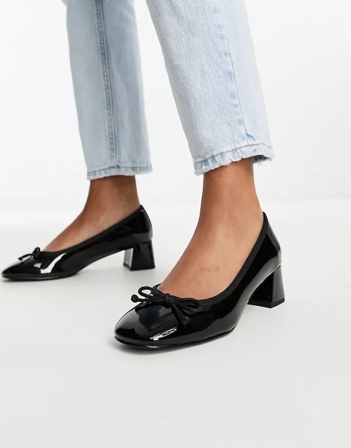Zapatos negros con detalle de lazo y tacón medio de blo