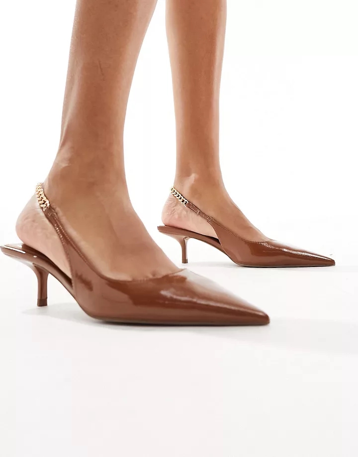Zapatos color caramelo de tacón bajo con tira talonera de cadena Sharp de DESIGN Caramelo He0jwB2q