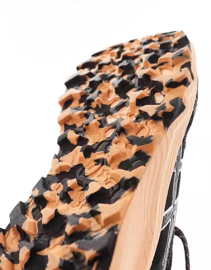 Zapatillas de deporte negras y color melocotón con suela gruesa Trabuco Terra 2 de Asics Trail Running Negro HiJh6Mko