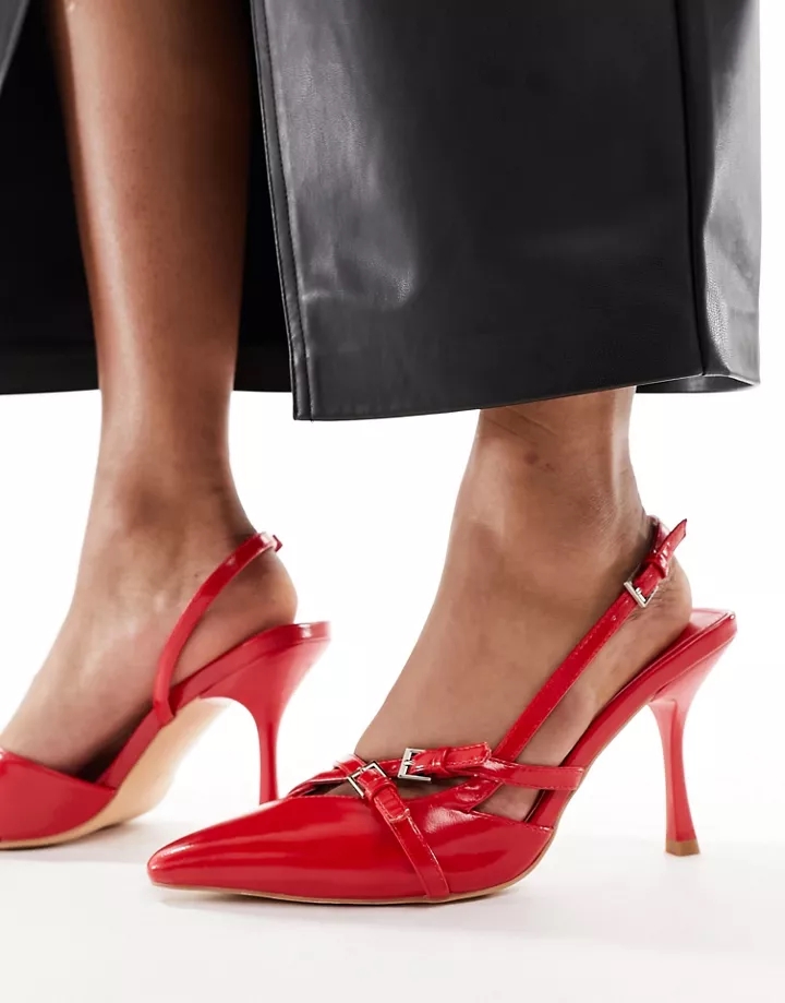 Zapatos rojos de tacón con detalle de tiras delanteras 