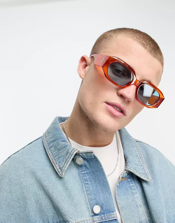 Gafas de sol naranjas con lentes azules para festivales