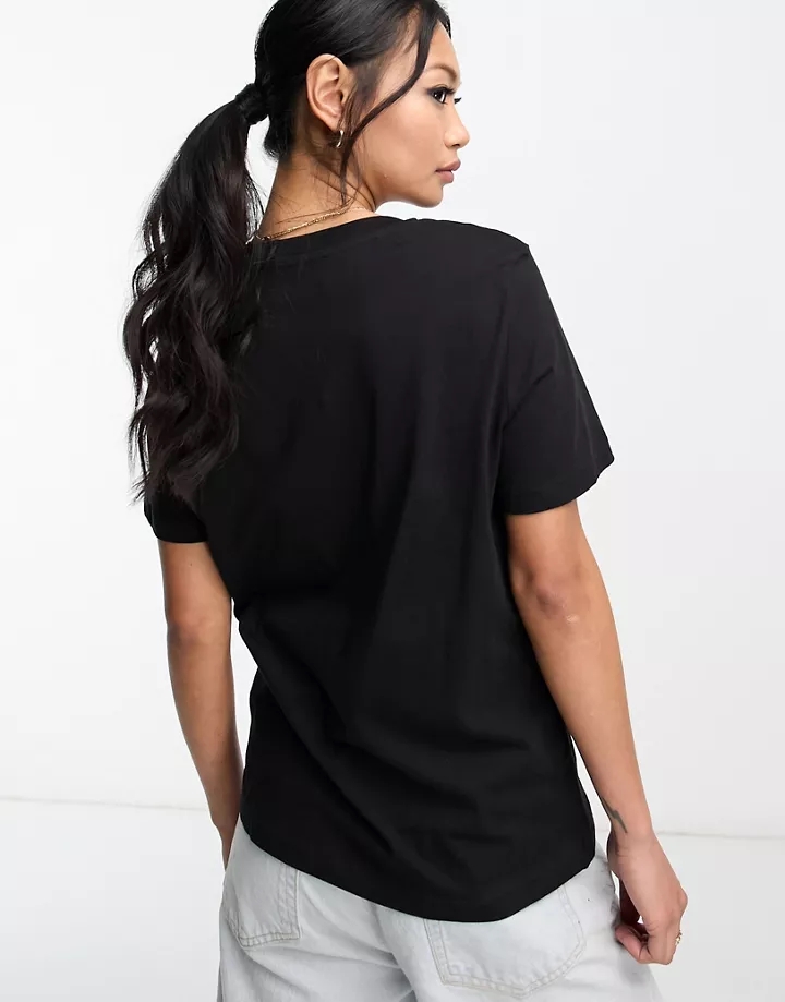 Camiseta negra de manga corta con cuello de pico de Selected Femme Negro cprPNA6X