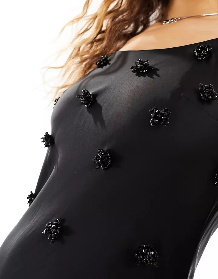 Vestido negro estilo camisola con detalle de aplicaciones de satén de Urban Revivo Negro dCRGyclk