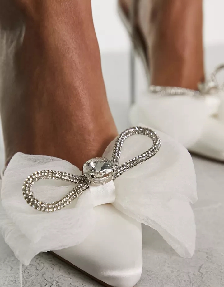 Zapatos de novia blancos de satén de tacón con lazo adornado y puntera fina Makerr de BEBO Wide Fit Satén blanco dZvhyIUH