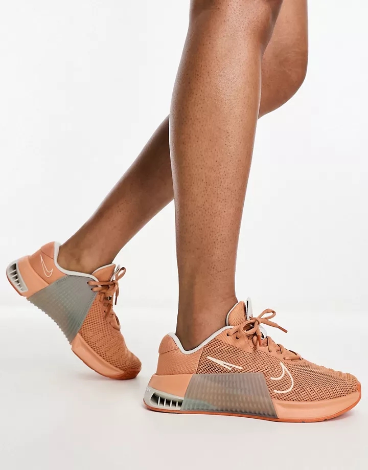 Zapatillas de deporte color melocotón Metcon 9 de Nike 