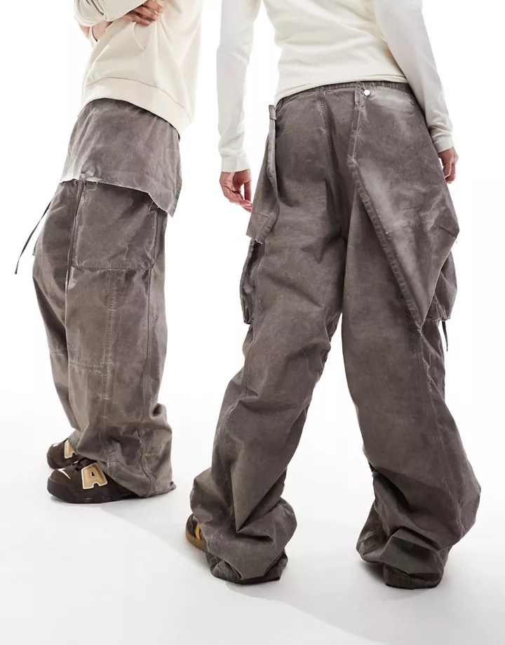 Pantalones marrón lavado utilitarios con falda desmontable Iconic de COLLUSION Unisex Marrón dybvqbys