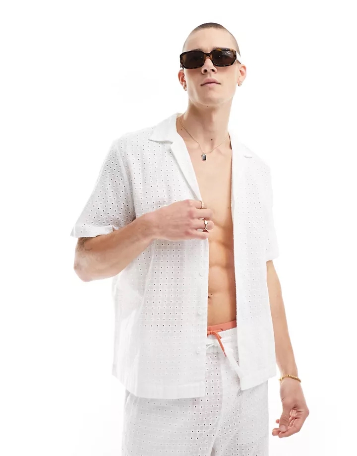 Camisa blanca de corte cuadrado holgado y manga corta con solapas de bordado inglés de DESIGN (parte de un conjunto) Blanco e47b431Y