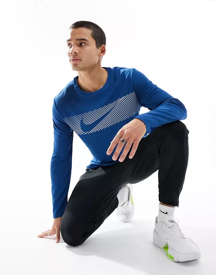 Camiseta azul de manga larga con detalles reflectantes Flash Dri-FIT Miler de Nike Running Azul medio e5bPT2Py