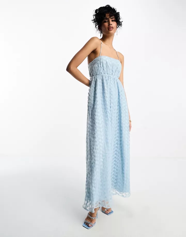 Vestido largo azul polvareda con detalles texturizados 