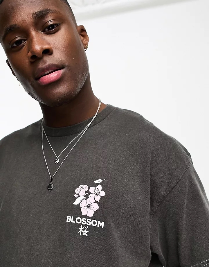 Camiseta gris oscuro con estampado de flor de New Look Gris oscuro eHcWAnv8