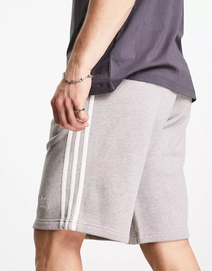 Pantalones cortos grises con detalle de tres rayas de adidas Originals Gris brezo medio f8MIUpg3