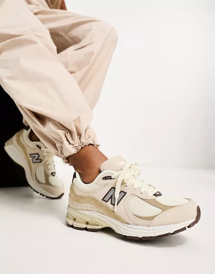 Zapatillas deportivas color tostado 2002 exclusivas en 