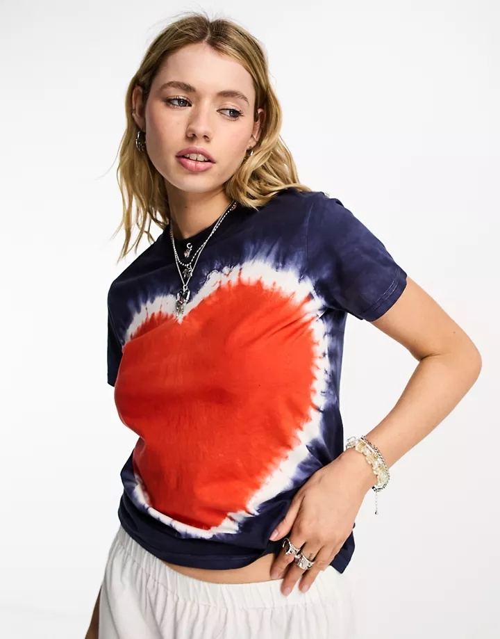 Camiseta holgada con efecto tie dye en forma de corazón