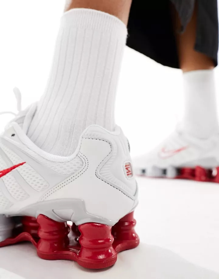 Zapatillas de deporte blancas y rojas unisex Shox TL de Nike Blanco fanha8Zc