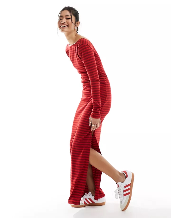 Vestido largo rojo a rayas con espalda escotada de DESI