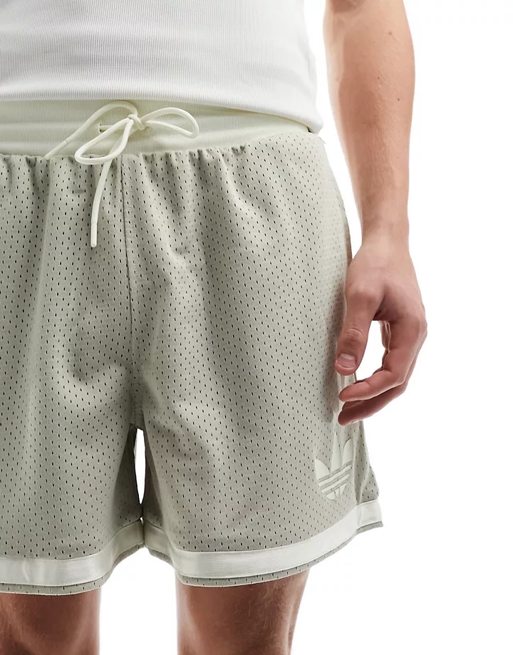 Pantalones cortos gris arcilla de baloncesto de adidas Originals Gris arcilla fgwFz165