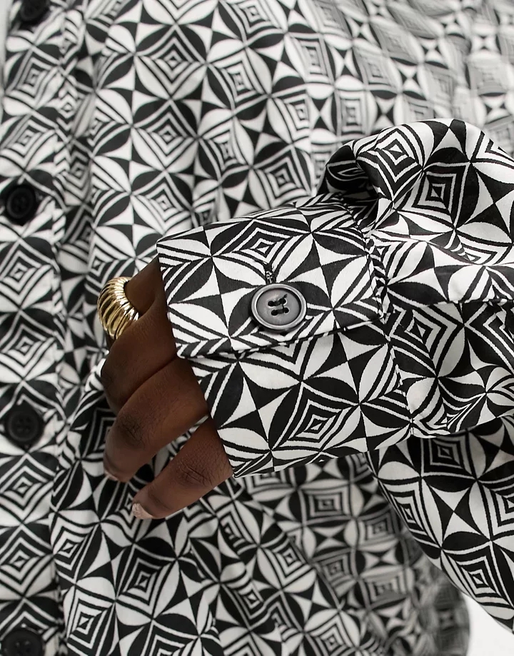 Camisa extragrande con estampado geométrico monocromático de Heartbreak Plus (parte de un conjunto) Negro/blanco g4pdHk8I