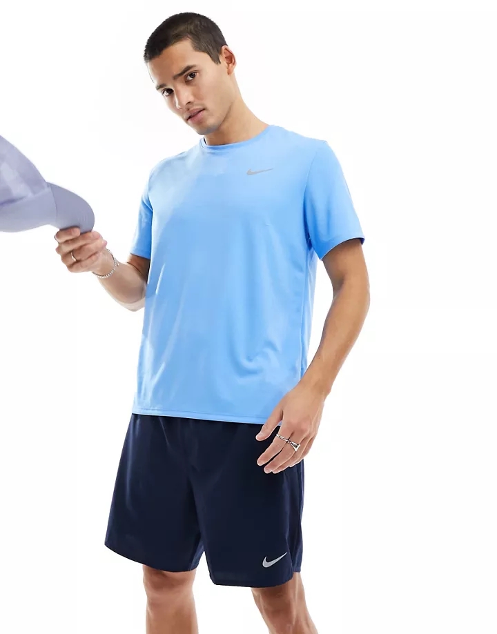 Camiseta en azul Miler de Nike Running Azul medio g6qOIung