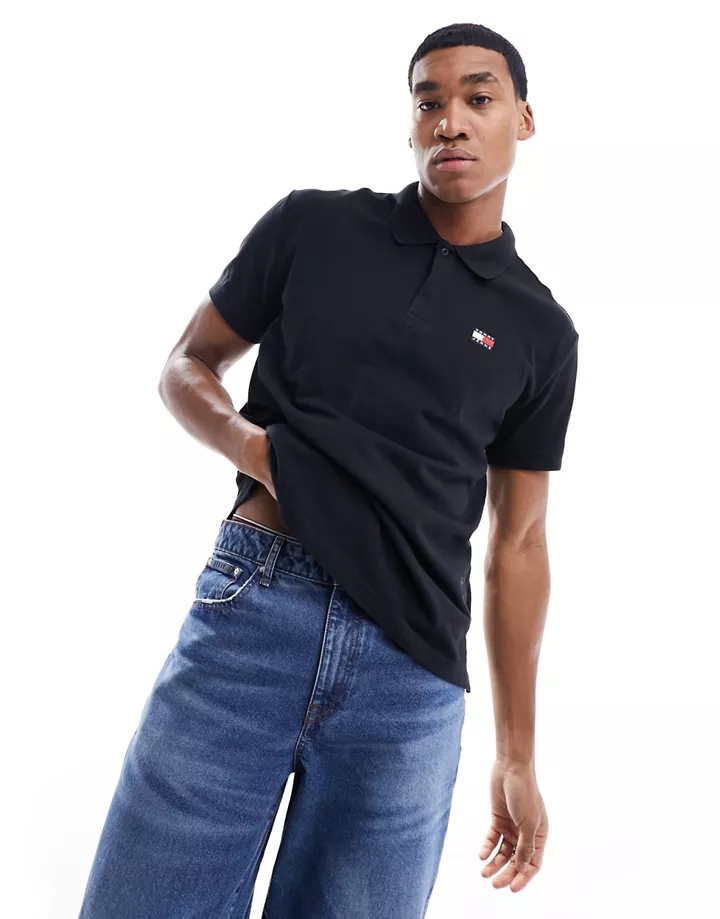 Polo negro de corte estándar con parche del logo de Tommy Jeans Negro g9qAnY8f