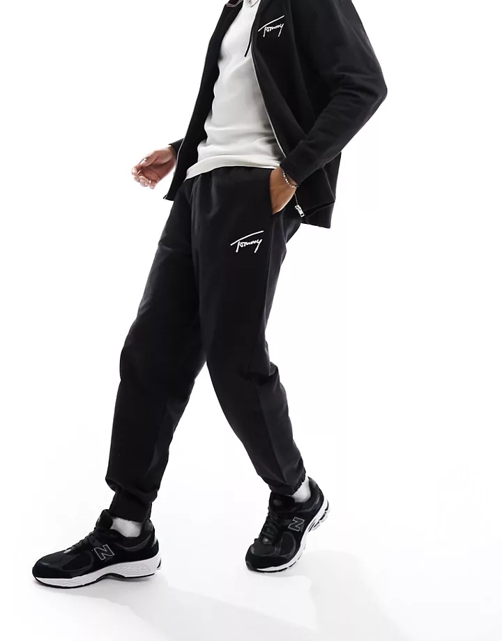 Pantalones de chándal negros holgados con logo de Tommy Jeans (parte de un conjunto) Negro gLHDeIAZ