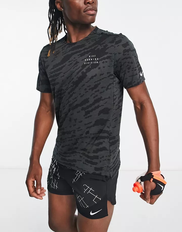 Camiseta gris oscuro Run Division Rise 365 Dri-FIT de Nike Running Gris gTw5prM9